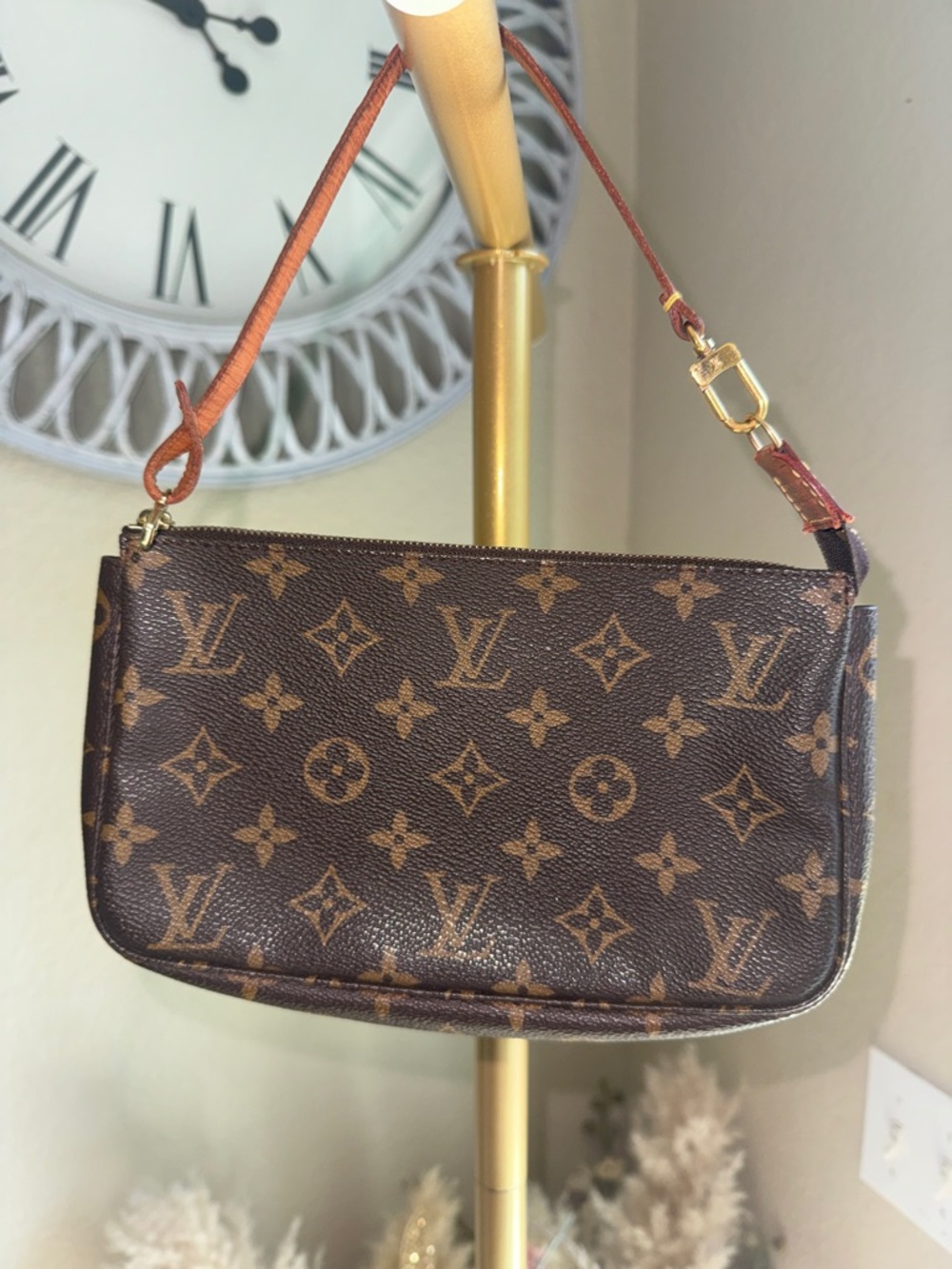 Louis Vuitton Monogram shoulder bag pouchette. - Picture 2 of 15